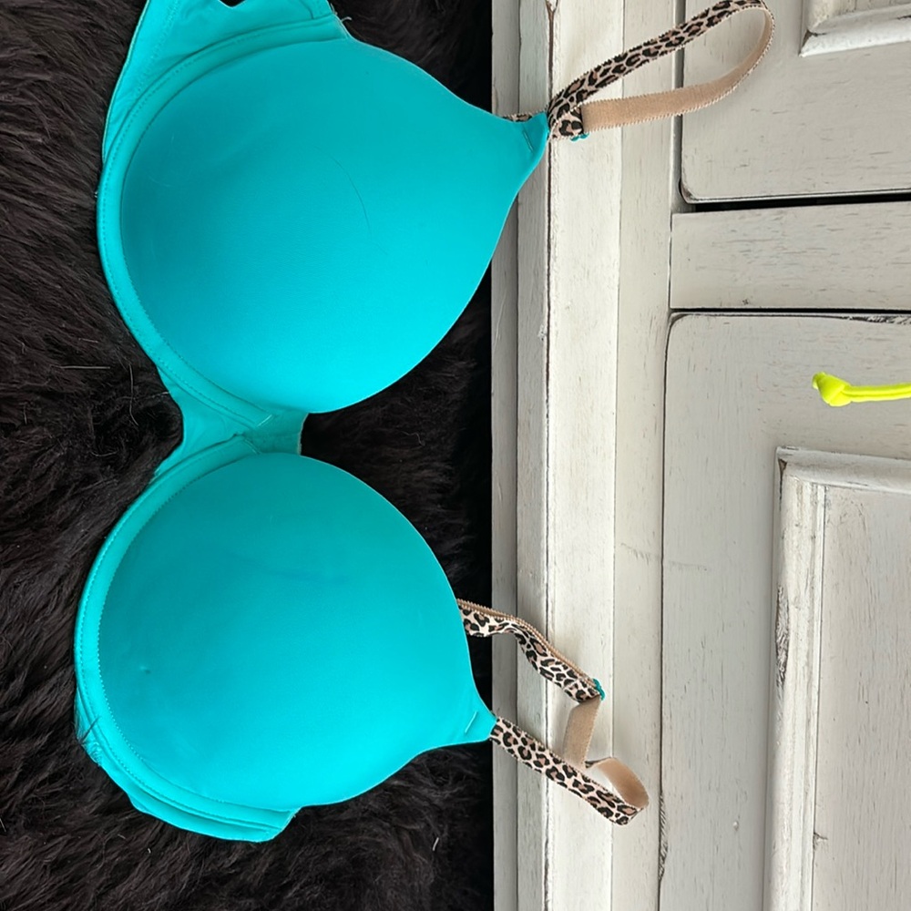 PINK Victoria’s Secret wear everywhere push up bra